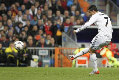 Ronaldo dispara a puerta