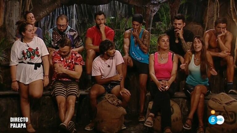 Imagen de los concursantes de 'Supervivientes' en la palapa.