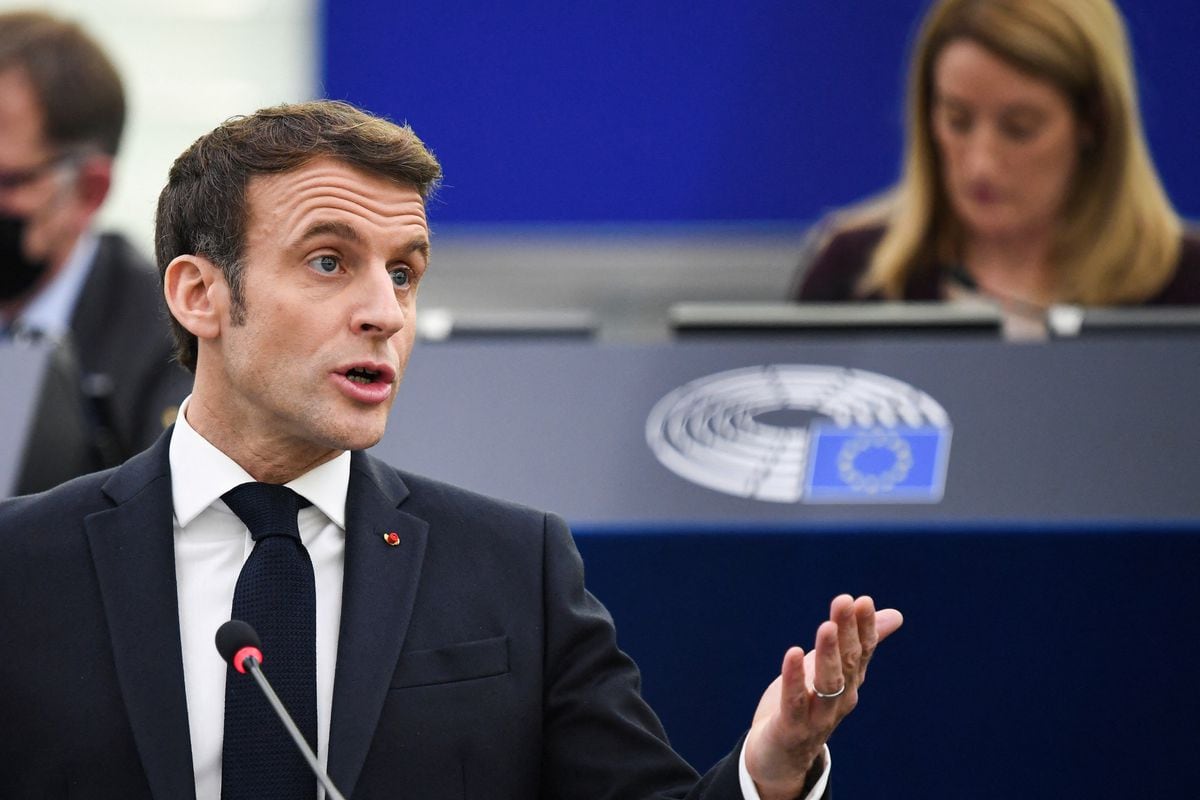 Macron s’engage à inclure l’avortement dans la Charte des droits fondamentaux de l’UE |  International