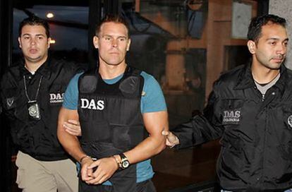 Jonas Falk en el momento en que fue detenido por la policía colombiana.