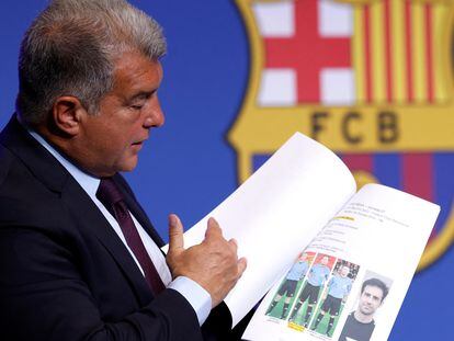 El presidente del FC Barcelona, Joan Laporta, durante la comparecencia para informar de los resultados de la investigación interna llevada a cabo por la entidad azulgrana en relación al caso Negreira.