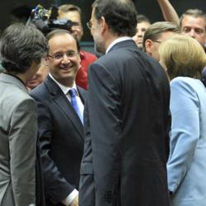 El presidente francés Francois Hollande, junto con Mariano Rajoy y Angela Merkel