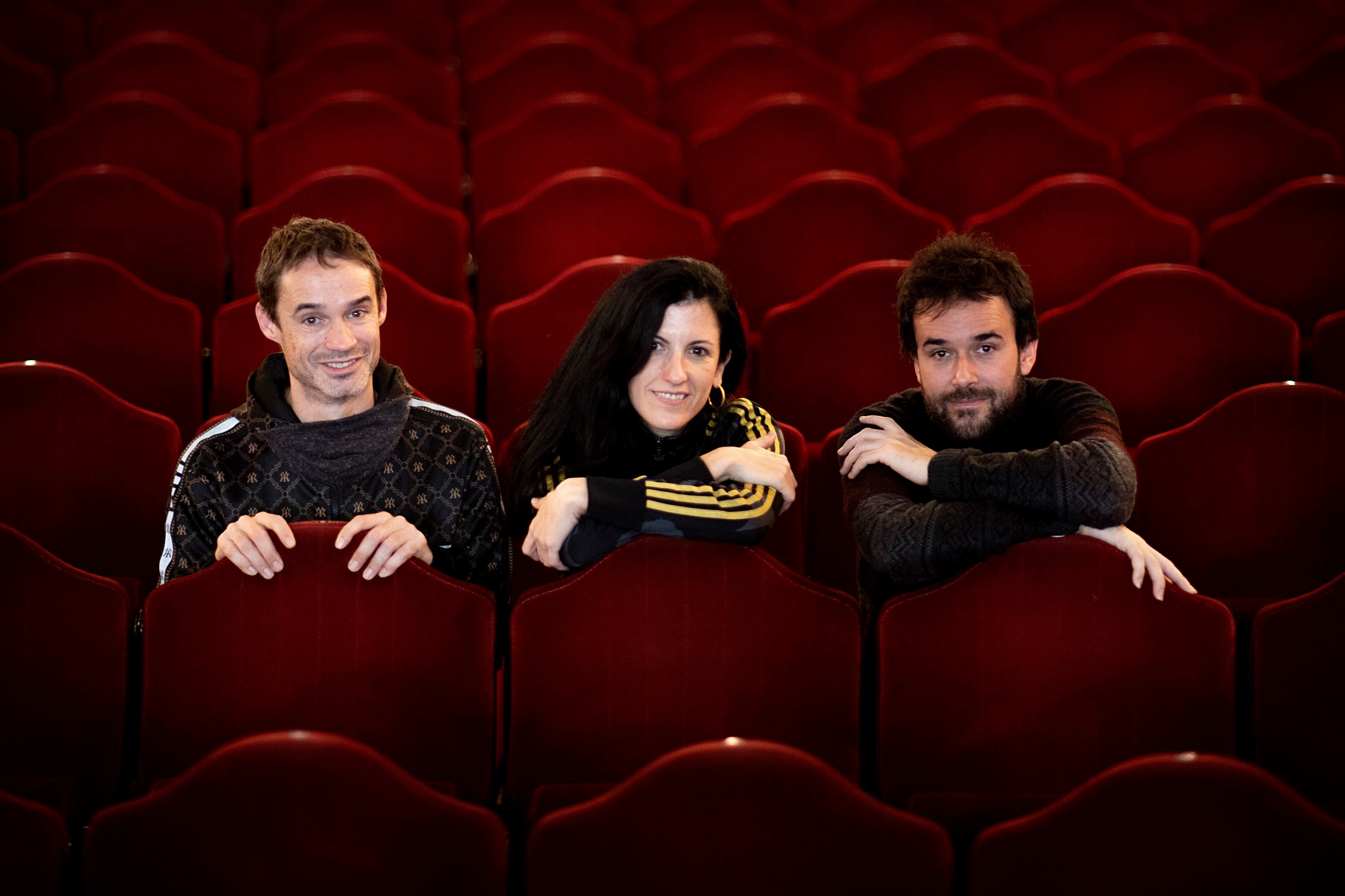 De izquierda a derecha: Juan Luis Matilla, Ana Sánchez Acevedo y Pedro Rojas-Ogáyar en el Teatro Lope de Vega de Sevilla.