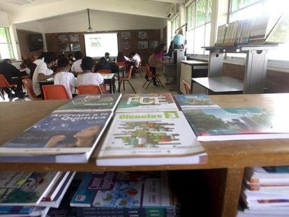 Libros de texto distribuidos por la Secretaría de Educación Pública (SEP).
