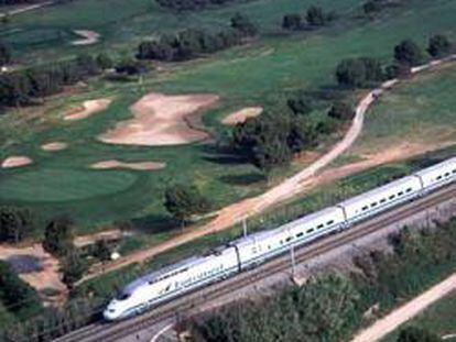 Adif se vuelca en el AVE al Mediterráneo y reestructura la línea Valencia-Barcelona