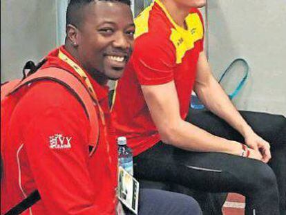 El entrenador Adrian Durant y su pupilo Bruno Hortelano.