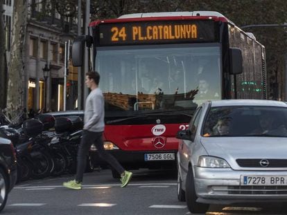Un autobús pel centre de Barcelona.