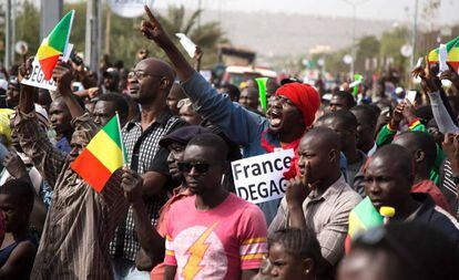 Manifestación contra la operación francesa en Malí, el 10 de enero en Bamako.