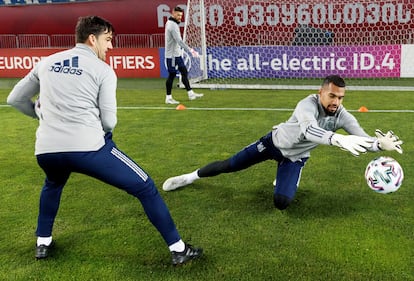 Robert Sánchez durante el entrenamiento de la selección previo al encuentro de clasificación para el mundial del 2022 que disputan este miércoles frente a Kosovo.