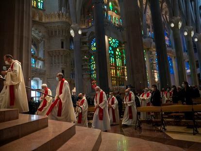 Obispos durante la beatificación del sábado en la Sagrada Familia.