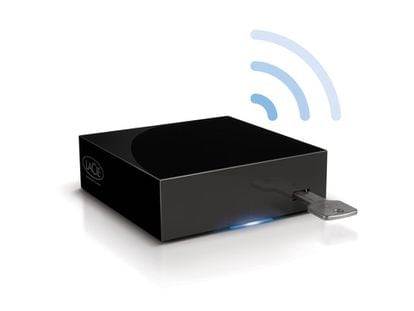 lacie LaPlug convierte un disco duro USB en un aparato de almacenamiento en red para compartir archivos inalámbricamente en casa. Precio, 79,90 euros.