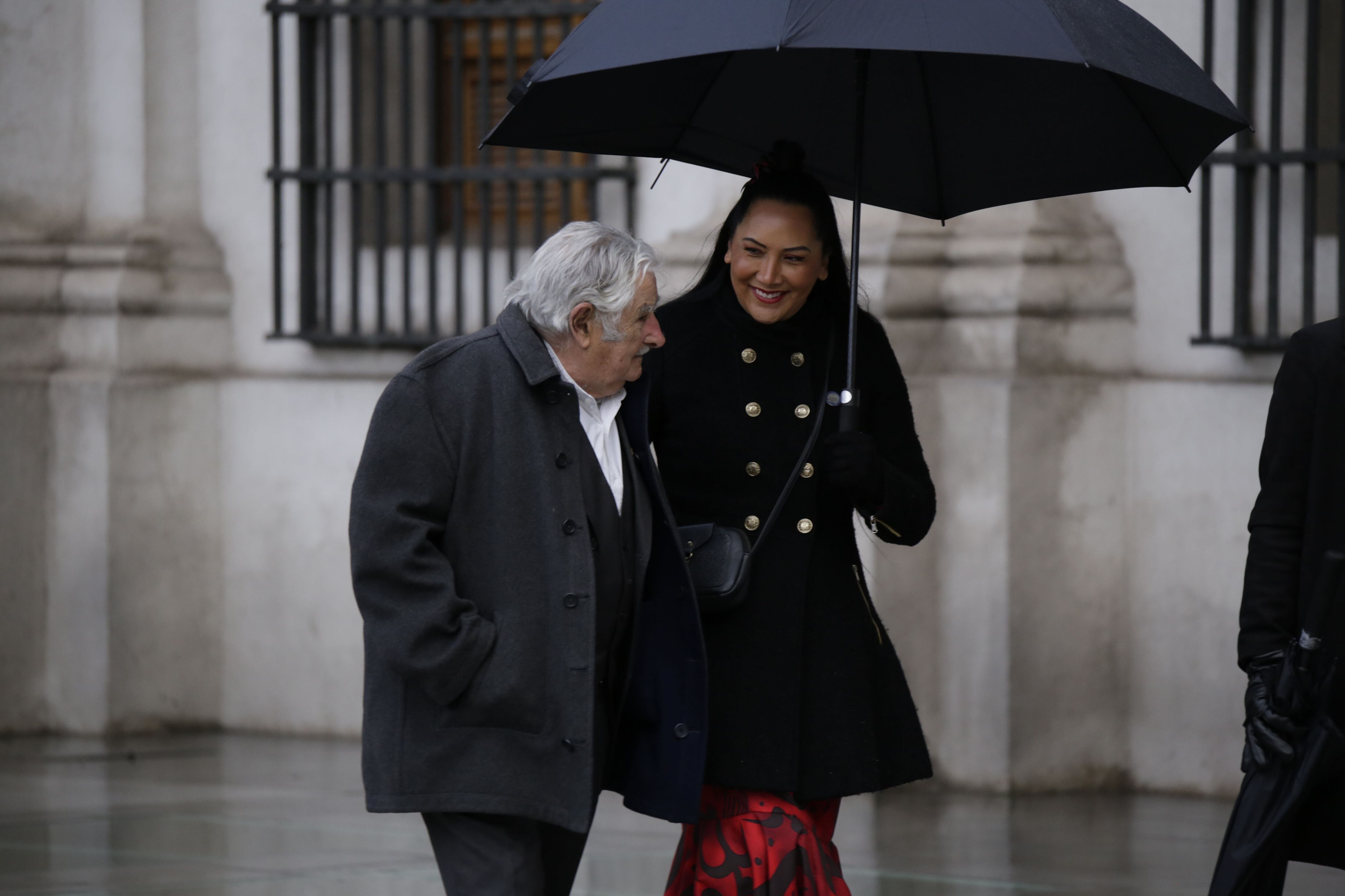 El expresidente de Uruguay, José Mujica, este lunes en el palacio de La Moneda.
