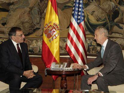 El ministro de Defensa espa&ntilde;ol, Pedro Moren&eacute;s, y su hom&oacute;logo norteamericano, Leon Panetta.