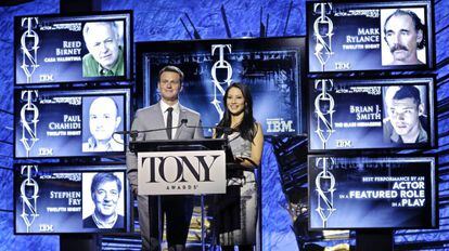 Los actores Jonathan Groff y Lucy Liu anuncian los nominados a los premios Tony en Nueva York (Estados Unidos).
