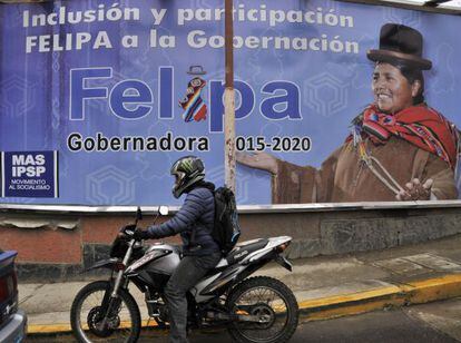 Un cartel de Felipa Huanca, candidata del MAS en La Paz.