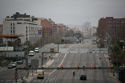 Vista general del acceso a Barcelona por la avenida Meridiana.
