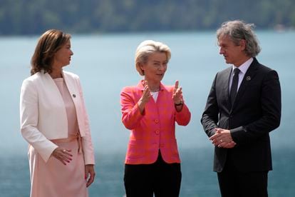 La presidenta de la Comisión Europea, Ursula von der Leyen (centro), este lunes durante la cumbre Estratégica de Bled, en Eslovenia.