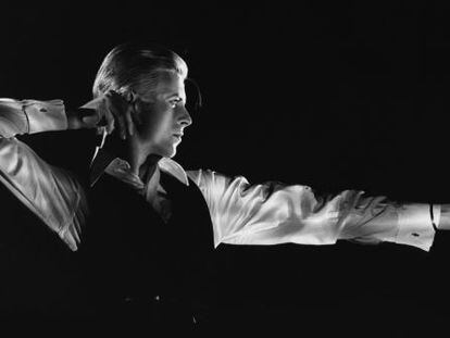 &#039;El arquero&#039;, retrato de Bowie a cargo obra del fot&oacute;grafo John Robert Rowlands para la gira &#039;Station to station&#039; (1976), que se puede puede ver en la exposici&oacute;n &#039;David Bowie is&#039;.
