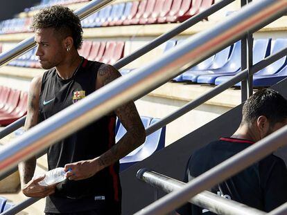 Neymar, este lunes, en el entrenamiento del Barcelona.