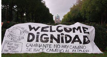 Una pancarta ayer, sábado, en el parque Elisabeth de Bruselas.