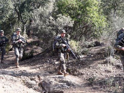 Soldats de l&#039;Ex&egrave;rcit, durant les maniobres previstes per aquest dilluns a Celr&agrave;. 