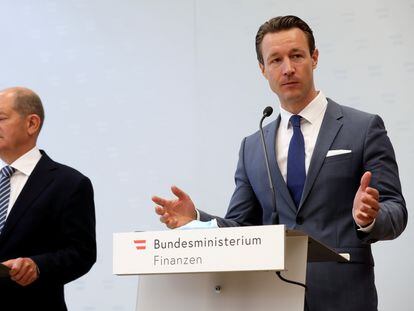 El ministro de Finanzas alemán, Olaf Scholz y su homólogo austriaco, Gernot Blümel, en una rueda de prensa en Viena.