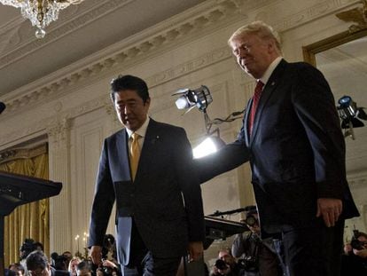 El presidente de EE UU, Donald Trump, y el primer ministro japonés, Shinzo Abe, el pasado 10 de febrero en la Casa Blanca.