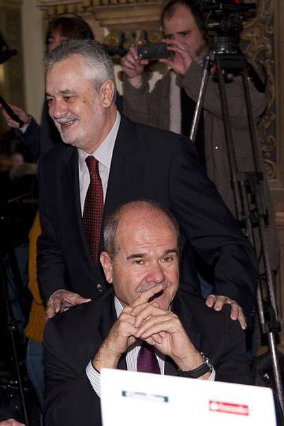 Manuel Chaves, en primer término, y José Antonio Griñán.