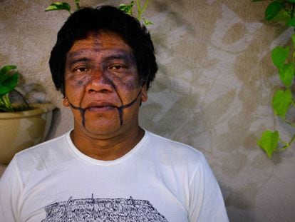 El líder indígena kayapó Dotô Takakire es uno de los grandes críticos del tren Ferrograo por sus impactos medioambientales.