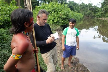 Reporter Dom Phillips interviews two neighbors in a village in the Brazilian state of Roraima, in November 2019.