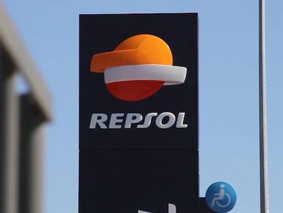 La CNMV pide a Repsol que aclare cómo computará el descuento a los carburantes