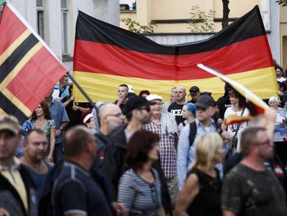 Manifestantes protestan en uan marcha ultraderechista en Köthen, al este de Alemania el pasado septiembre.  