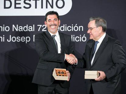 Víctor del Árbol i Lluís Fox, premiats el 2016.