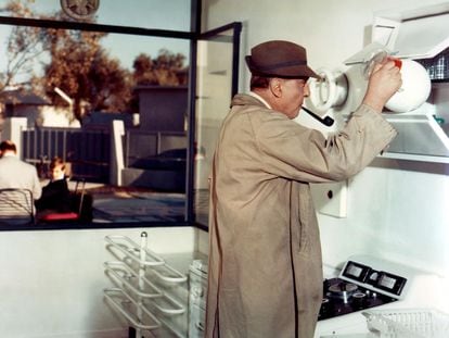 Una escena de la comedia 'Mi tío' (1958) de Jacques Tati, que ganó el Óscar a mejor película extranjera y en la que aparece una casa adaptada, en apariencia, a todas las necesidades.