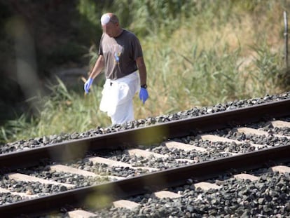 Una càmera de seguretat confirma que la nena de Màlaga se’n va anar sola per la via del tren