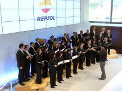 Coro formado por trabajadores de Repsol.