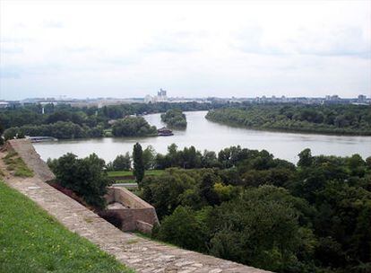 Confluencia del Sava y Danubio desde el parque Kalemegdan, en Belgrado
