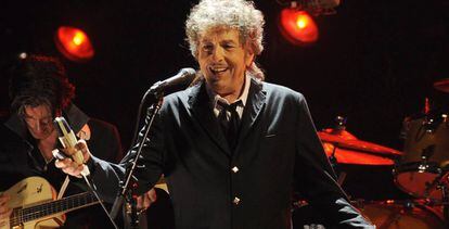 Bob Dylan, durante una actuaci&oacute;n en Los &Aacute;ngeles.