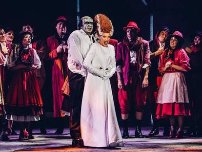 Escena del musical El jovencito Frankenstein, que se representa en el Teatro EDP Gran Vía.