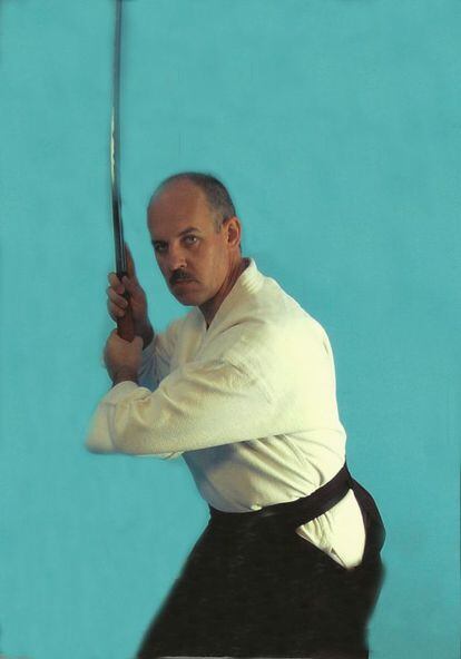 José Luis Isidro Casas, en la portada de su libro "Aikido, más allá de las técnicas".
