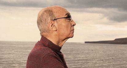 José Saramago en playa Quemada, en Lanzarote.