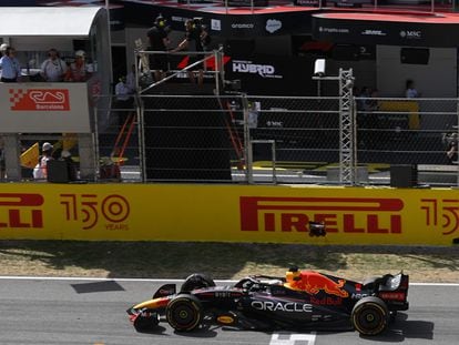 Max Verstappen (Red Bull) cruza en primer lugar la meta del GP de Montmeló de Fórmula 1 disputado este domingo.