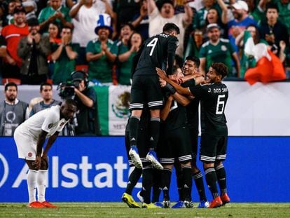 El equipo mexicano celebra el triunfo.