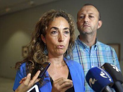 La portavoz de Ciudadanos, Carolina Punset, y el portavoz adjunto, Alexis Mar&iacute;, en las Cortes Valencianas.
