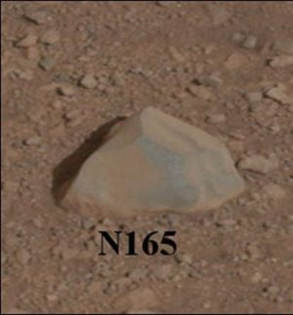 La roca N165 del cr&aacute;ter Gale que el robot &#039;Curiosity&#039; analizar&aacute; con su l&aacute;ser.