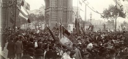 Fiesta homenaje a Solidaridad Catalana en 1906, en una fotograf&iacute;a de Frederic Ballell.