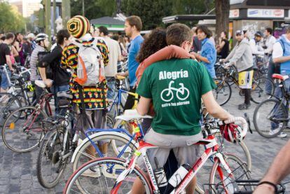 Concentración de ciclistas en el centro de Madrid para reclamar más espacios para las bicis.