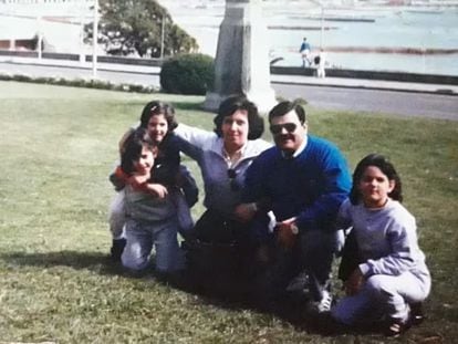 El torturador Eduardo Kalinec junto a su familia, en una imagen sin datar.