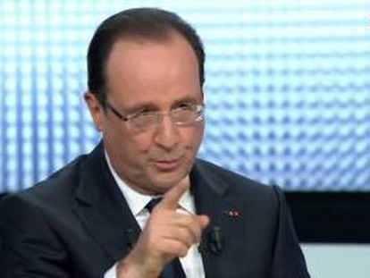 Captura de video cedido que muestra al presidente francés, Francois Hollande, durante una entrevista en el canal 2 de la televisión pública de este país, en París (Francia). EFE/CANAL 2 DE FRANCIA
