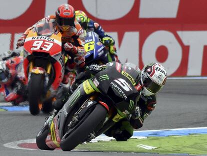 Zarco lidera un momento de la carrera en Assen.